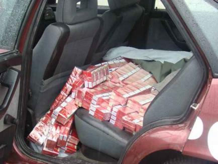 Un orădean se jură că a găsit 130 cartuşe de ţigări de contrabandă într-un şanţ